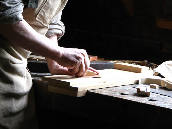 Nacemos de la influencia y formación  heredada en el sector de la <strong>carpintería de madera y ebanistería  en Peraleda del Zaucejo.</strong>